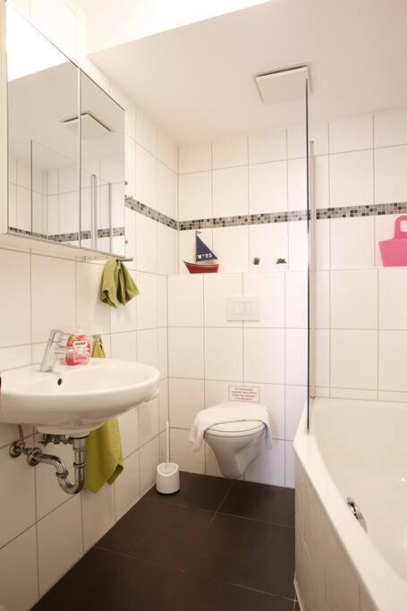 Sunny Apartment At Rostock - Pink Exteriör bild
