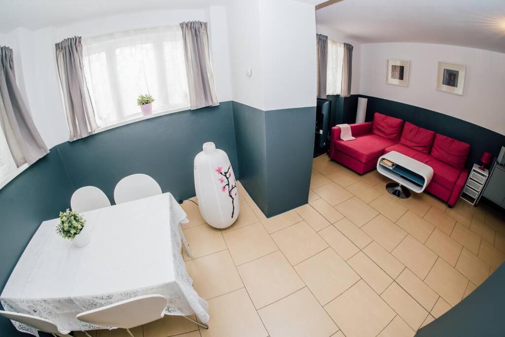 Apartment At Rostock - Pink Exteriör bild