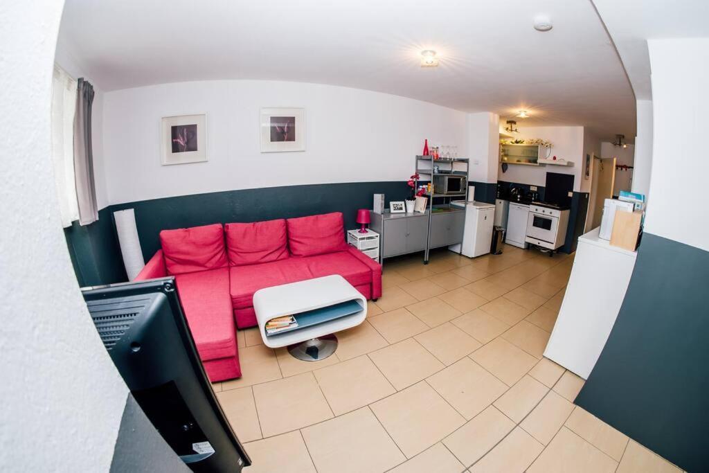Sunny Apartment At Rostock - Pink Exteriör bild